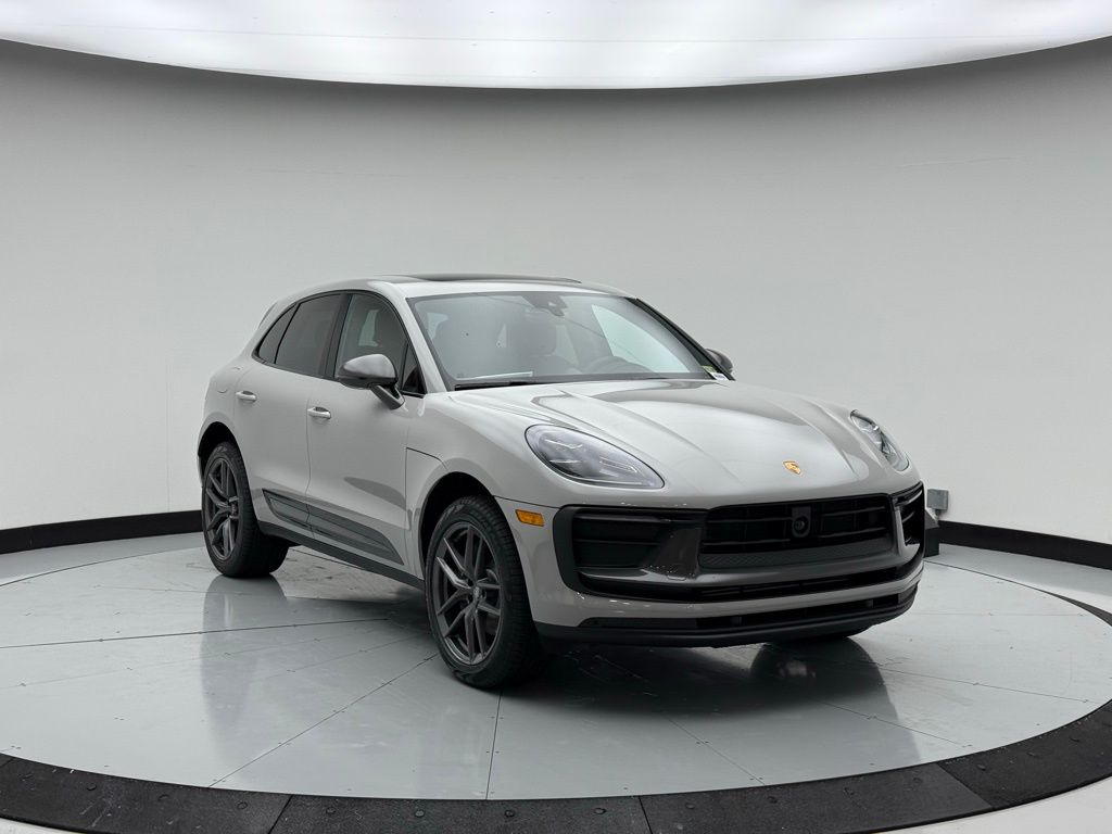 2025 Porsche Macan T 3