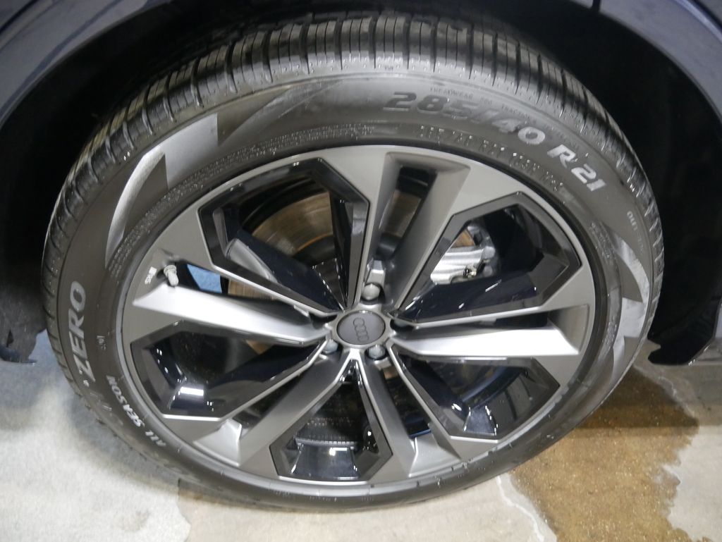 Thumbnail: 2026 Audi Q7 - 14