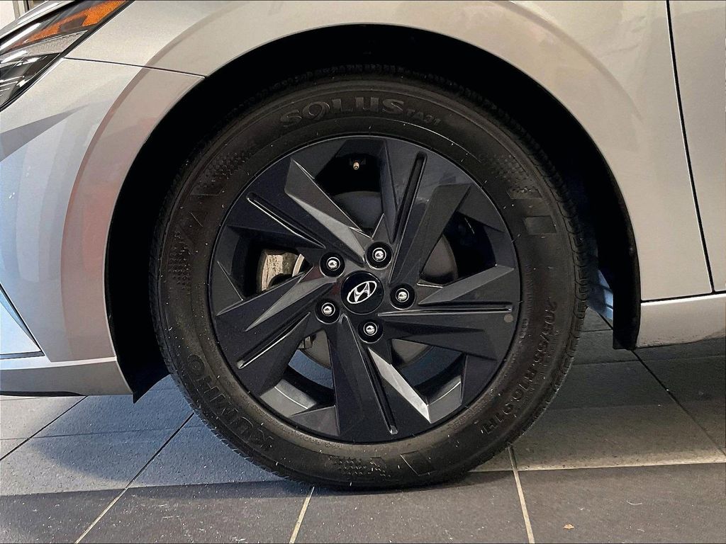 2023 Hyundai Elantra — photo 7