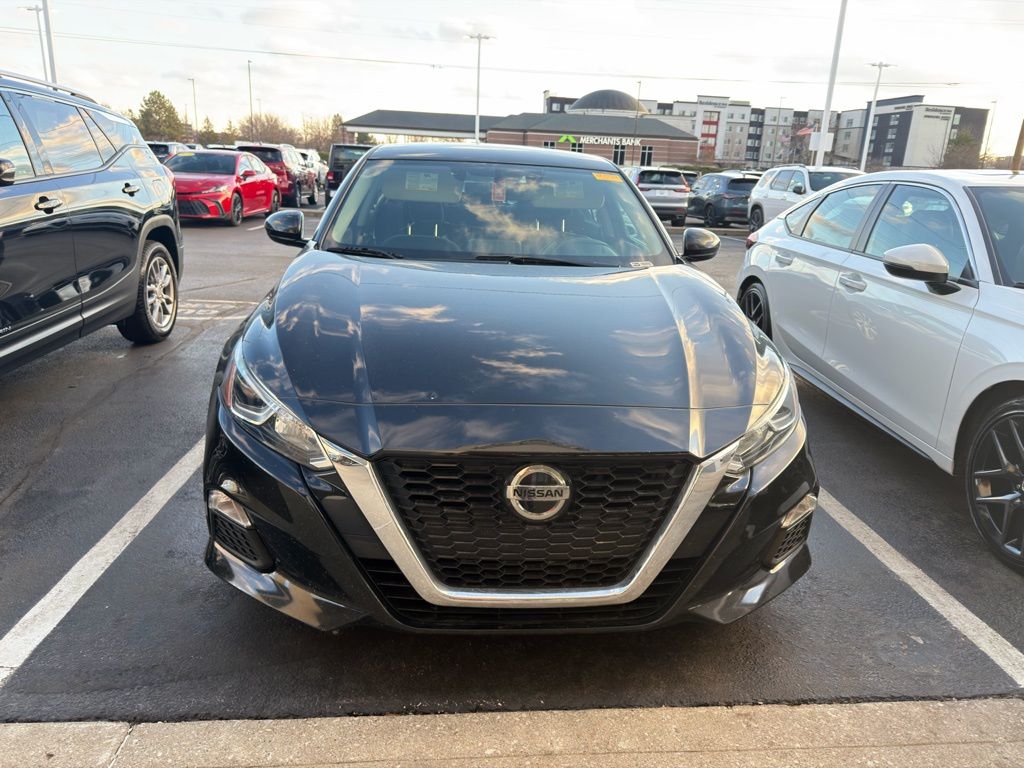 Thumbnail: 2020 Nissan Altima - 5