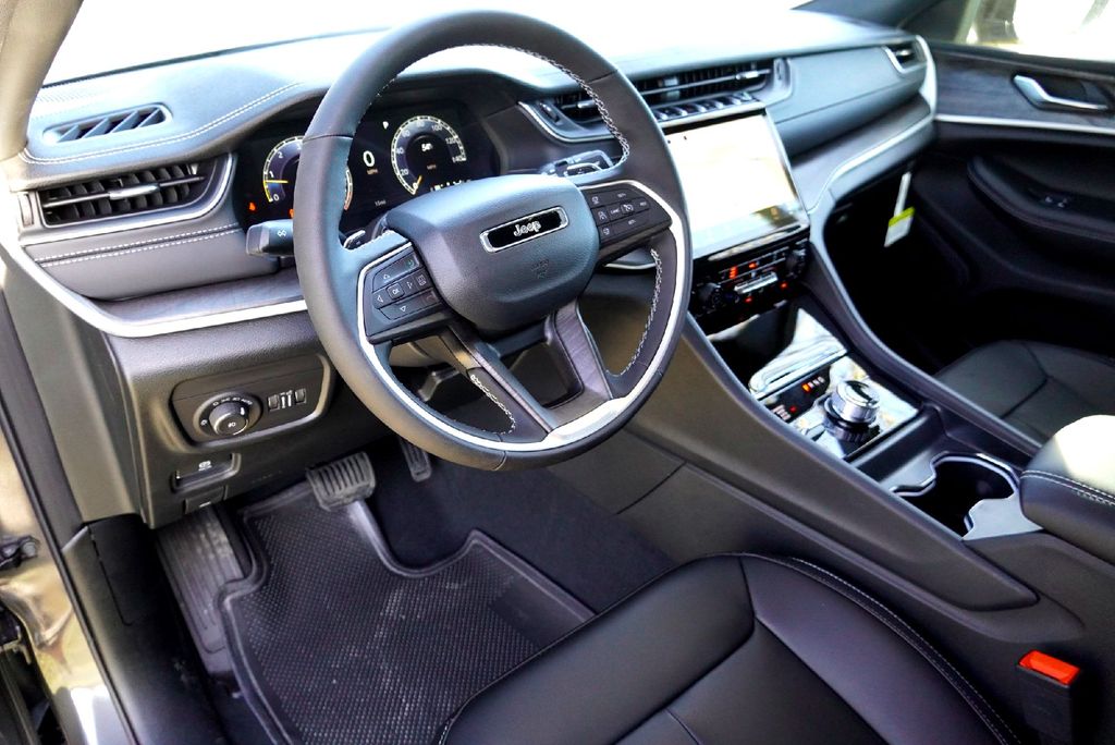 New Car 2025 Jeep Grand Cherokee  Limited For Sale Under $50,000 In Taylor, Texas