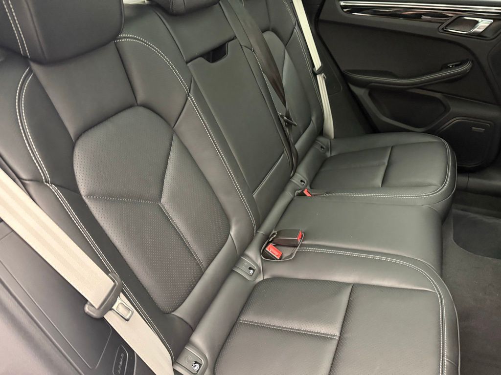 Thumbnail: 2026 Porsche Macan - 25