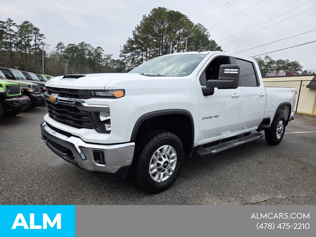 Used 2025 White Chevrolet LT image 4