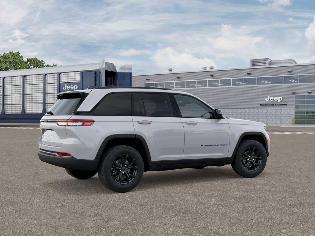 New 2025 White Jeep Altitude X image 4