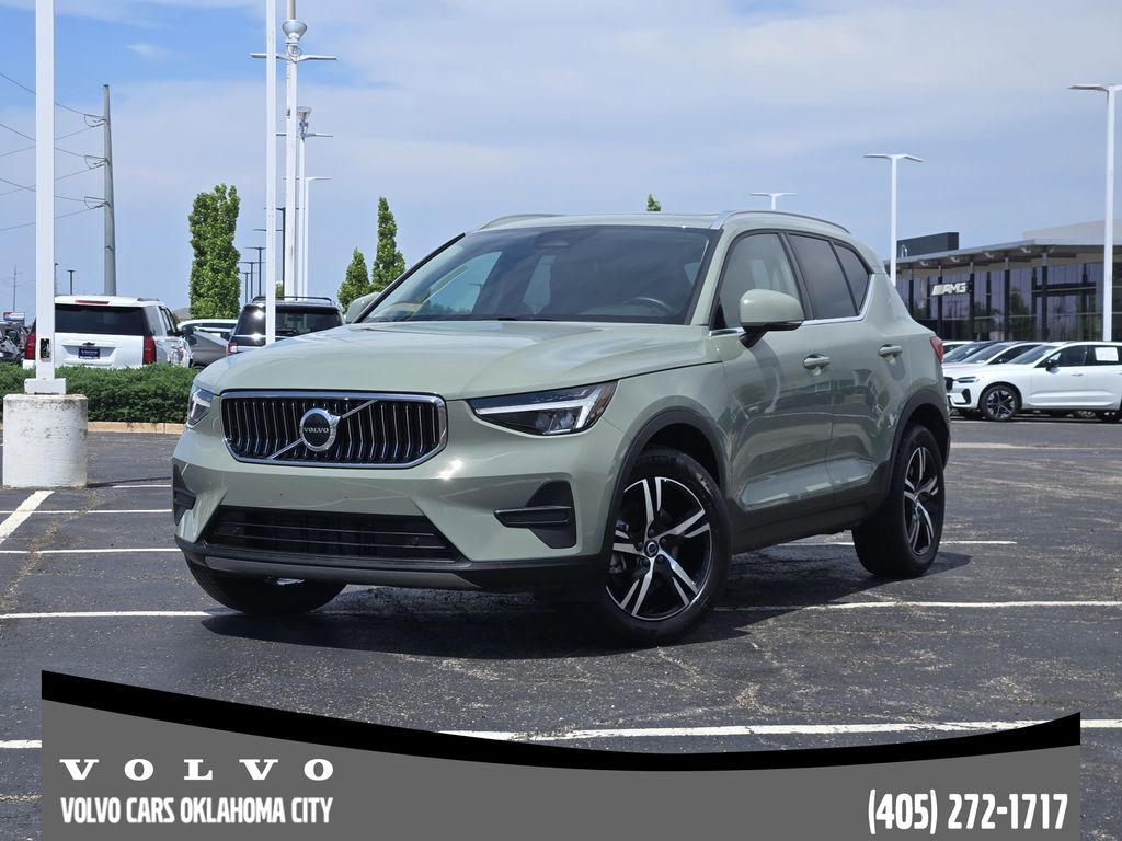 2025 Volvo XC40 B5 Core