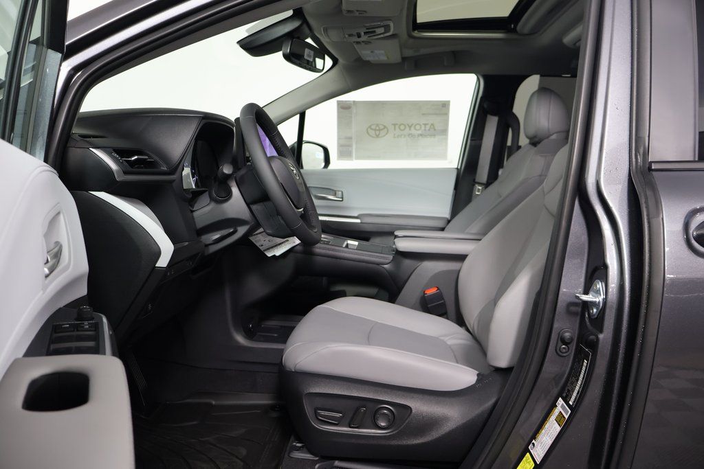 2025 Toyota Sienna XLE 5