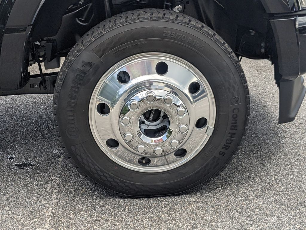 2025 Ford F-450 Super Duty Platinum