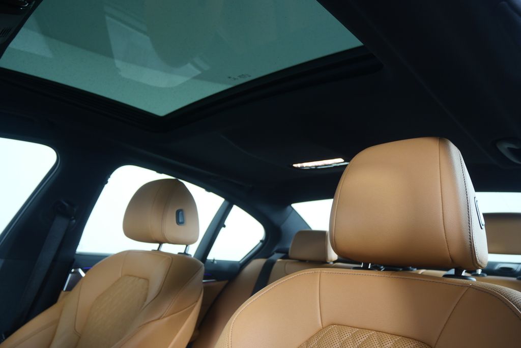 Thumbnail: 2023 BMW 5 Series - 12