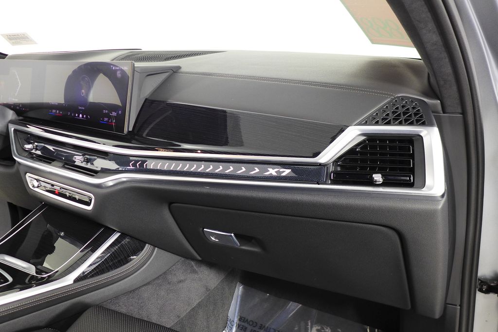 Thumbnail: 2024 BMW X7 - 14
