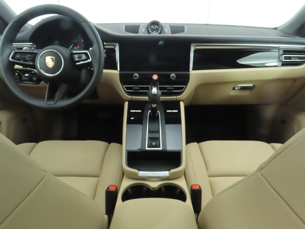 Thumbnail: 2025 Porsche Macan - 16