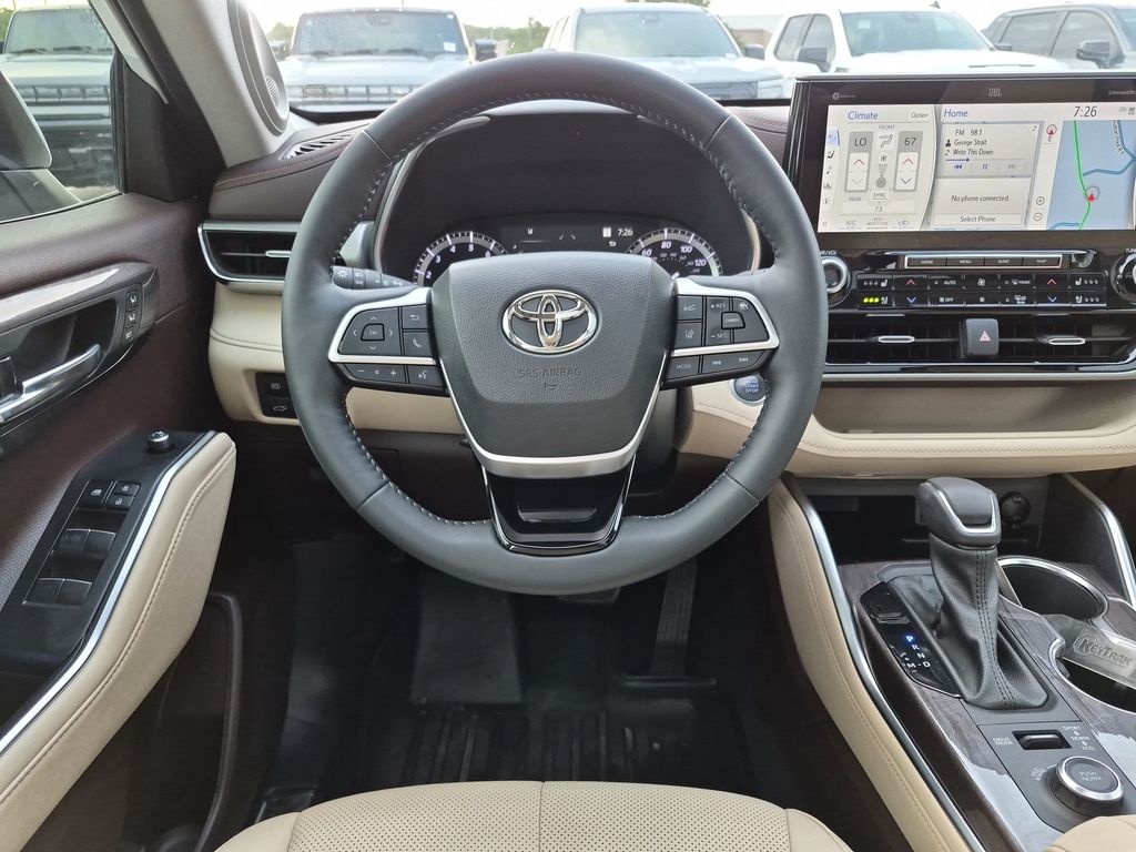 Used Car 2022 Toyota Highlander  Platinum For Sale Under $40,000 In Austin, Texas