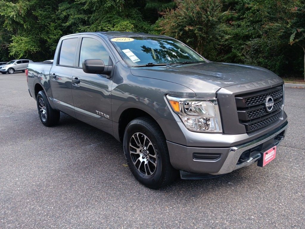 2023 Nissan Titan SV 14