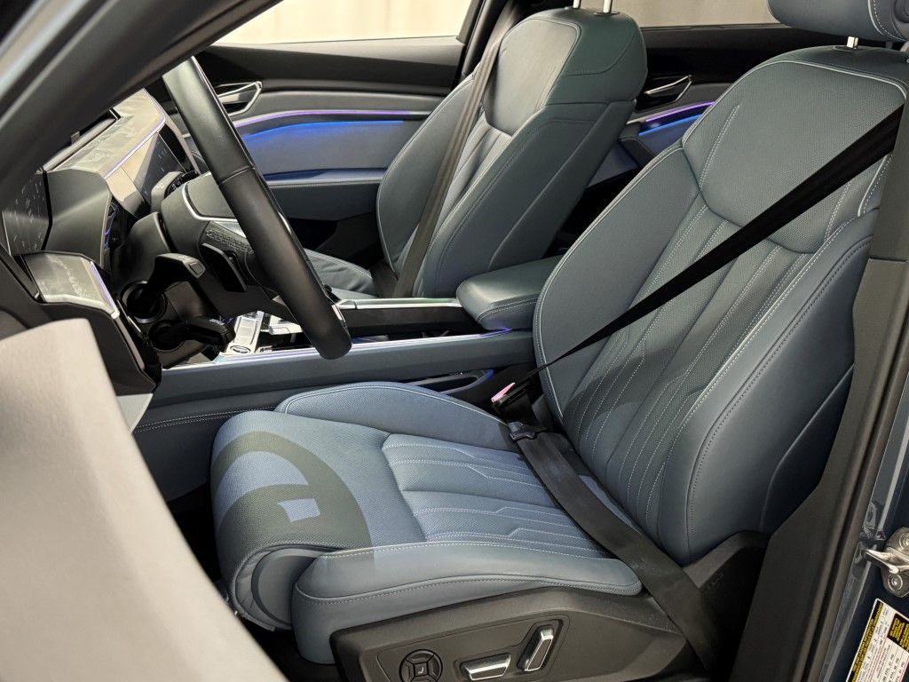 2023 Audi e-tron S Prestige 29