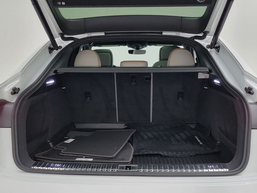 Thumbnail: 2024 Audi Q8 e-tron - 9