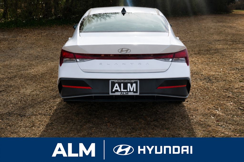 New 2026 White Hyundai SE image 7