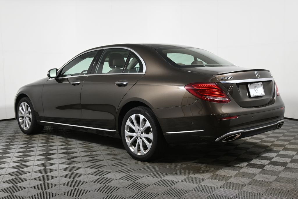 Thumbnail: 2017 Mercedes-Benz E-Class - 8