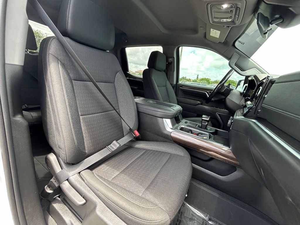 Certified Used 2022 White Chevrolet RST image 28