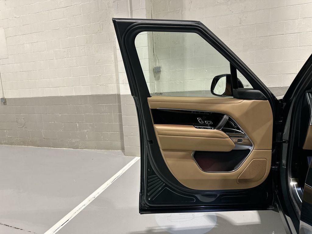 Thumbnail: 2026 Land Rover Range Rover - 9