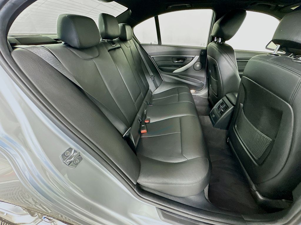 Thumbnail: 2015 BMW 3 Series - 28
