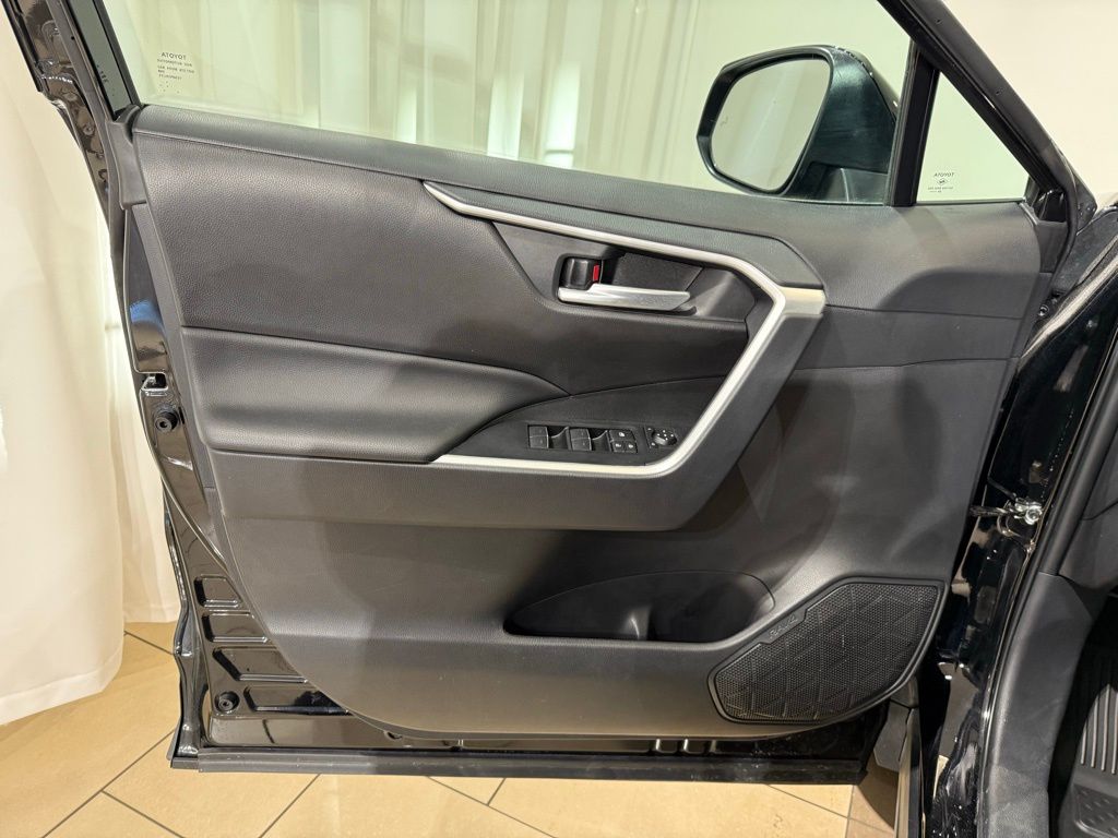 Thumbnail: 2025 Toyota RAV4 - 15