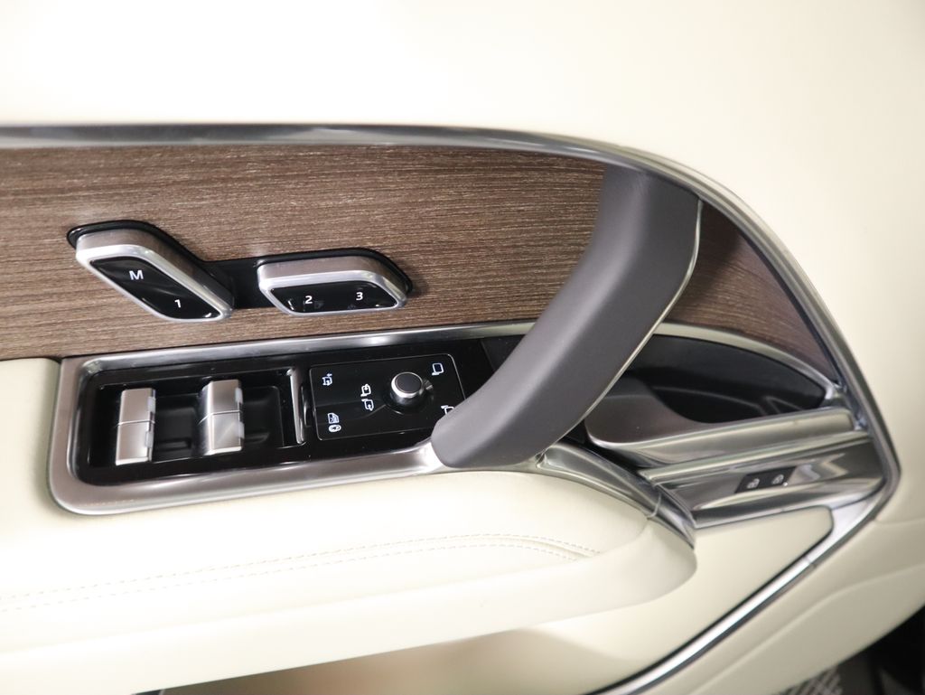 Thumbnail: 2026 Land Rover Range Rover - 25