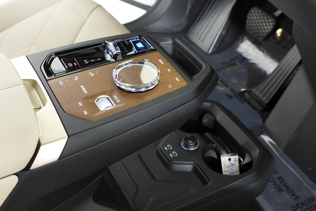 Thumbnail: 2022 BMW iX - 14