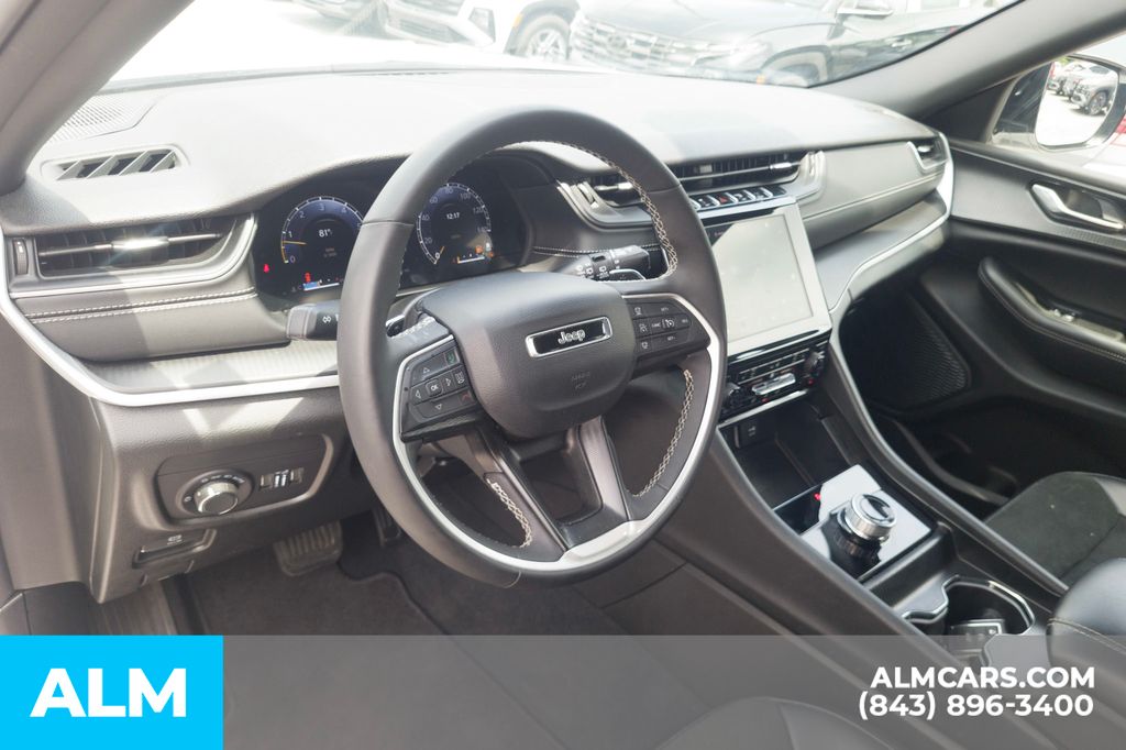 Used 2025 White Jeep Altitude image 15