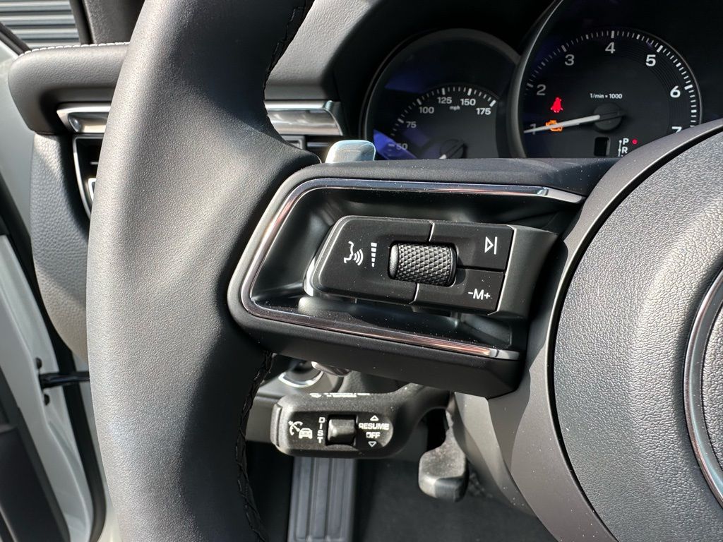 Thumbnail: 2026 Porsche Macan - 18