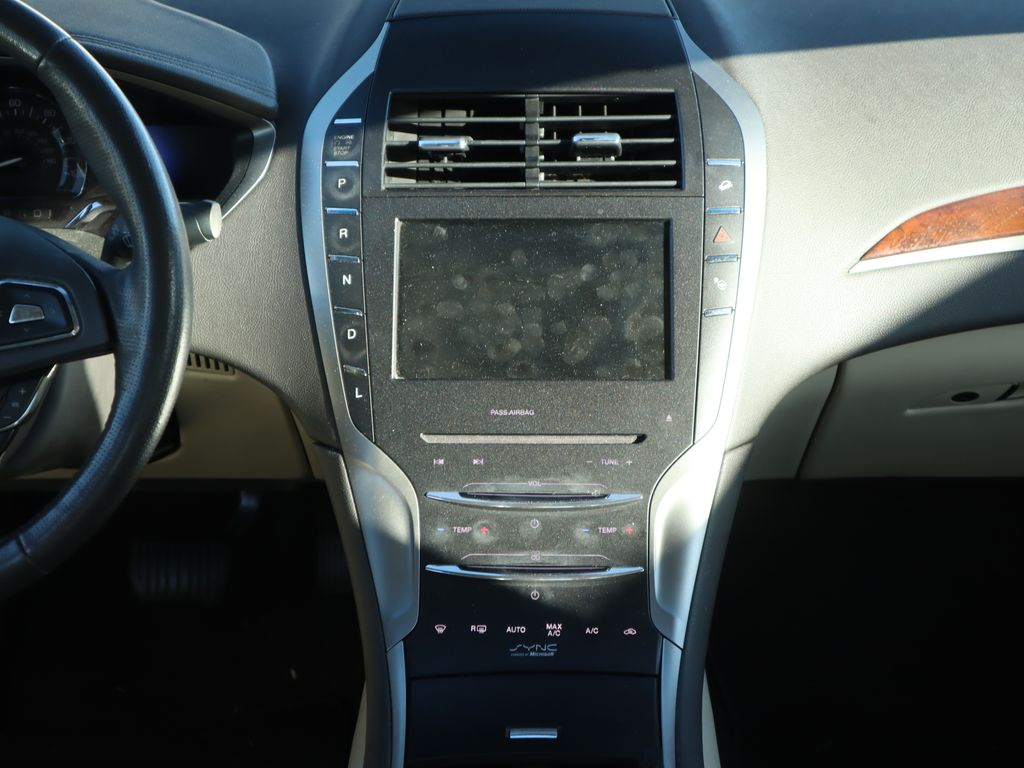 Thumbnail: 2014 Lincoln MKZ - 8