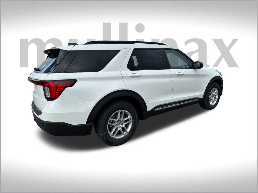 2025 Ford Explorer photo 10