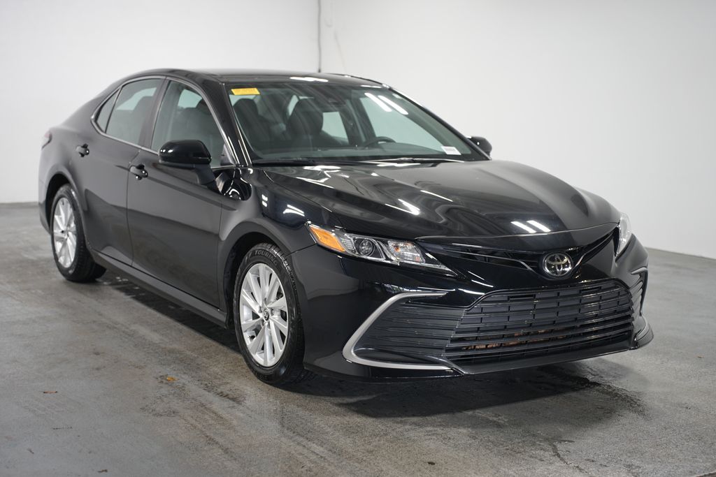 2021 Toyota Camry LE 3