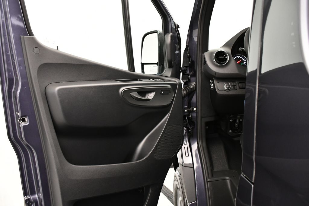 2025 Mercedes-Benz Sprinter 2500 26