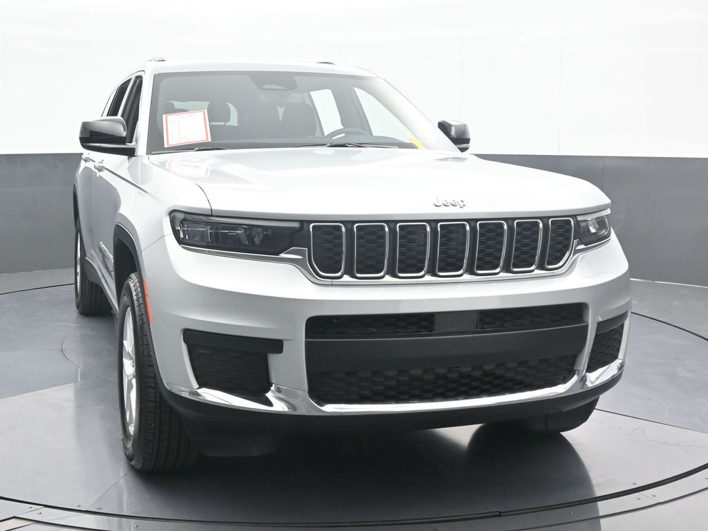 Used 2024 Silver Zynith Jeep Laredo image 9