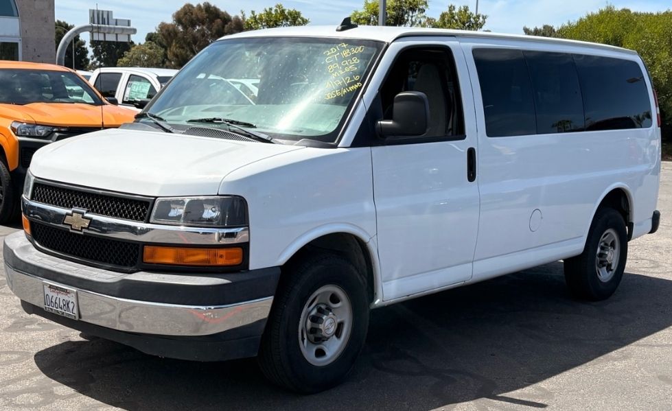 Summit White 2017 Chevrolet Express 3500 LT RWD Van Rear-Wheel Drive 6-Speed Automatic Overdrive
