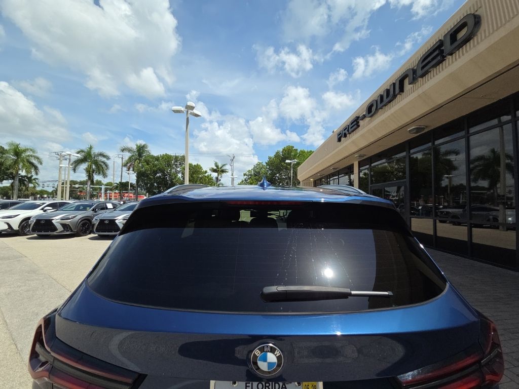 Used 2024 Blue BMW xDrive30i image 8