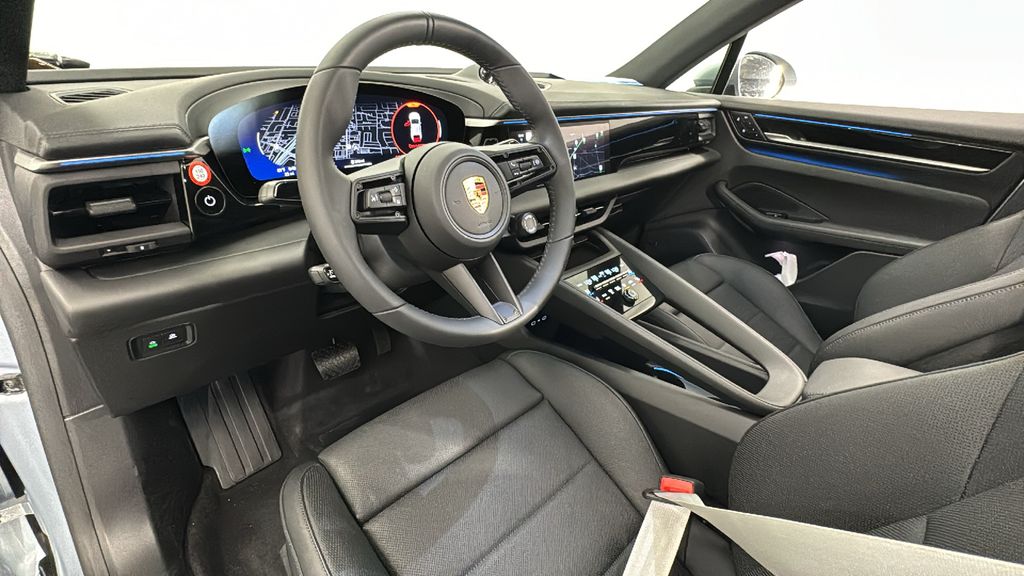 Thumbnail: 2025 Porsche Macan - 4