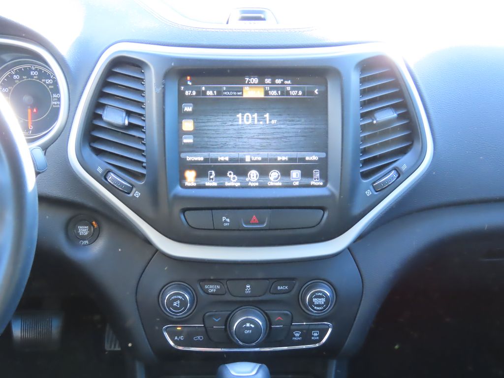 Thumbnail: 2018 Jeep Cherokee - 8