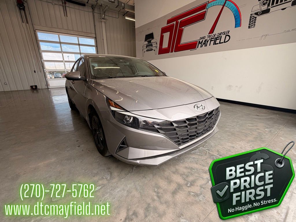 2022 Hyundai Elantra SEL FWD