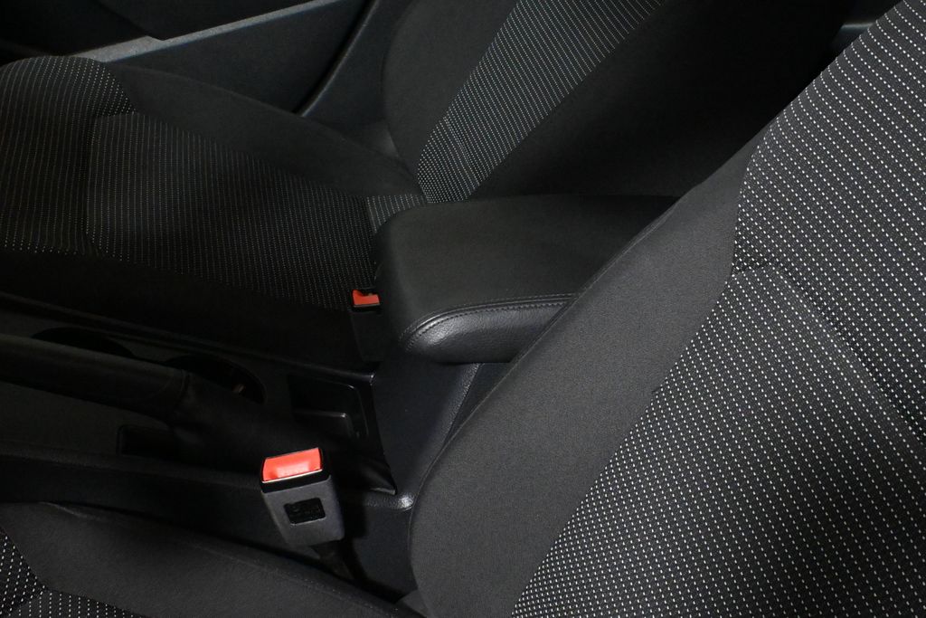 Thumbnail: 2018 Volkswagen Passat - 25