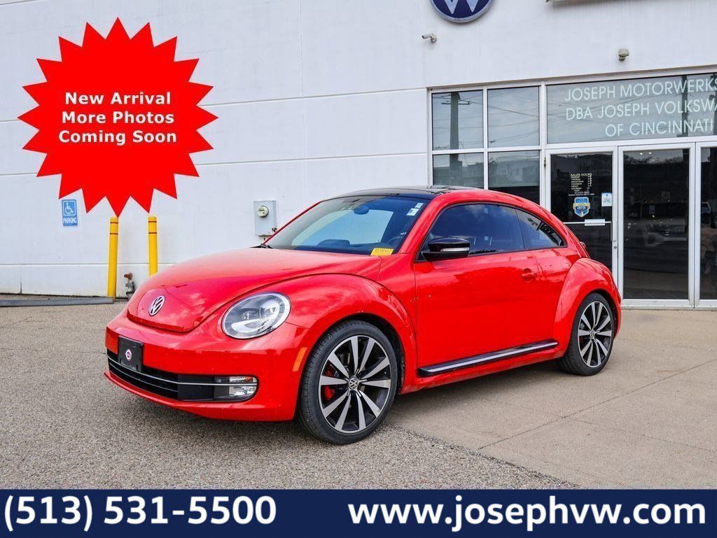 Tornado Red/Black Roof 2013 Volkswagen Beetle Turbo Hatchback Front-Wheel Drive 6-Speed Manual