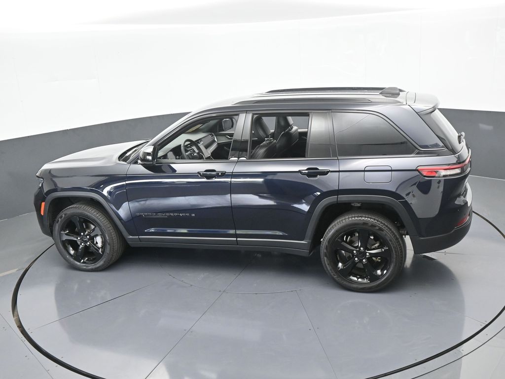 Used 2024 Midnight Sky Jeep Limited image 51