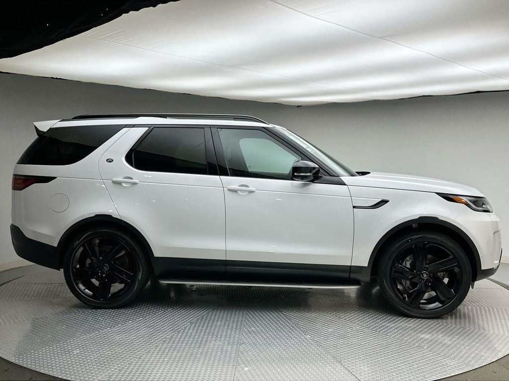 Thumbnail: 2026 Land Rover Discovery - 4