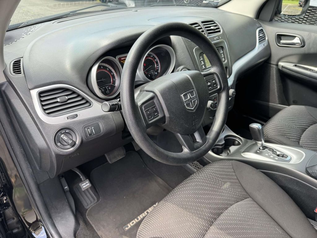 Used 2014 Black Dodge SXT image 2