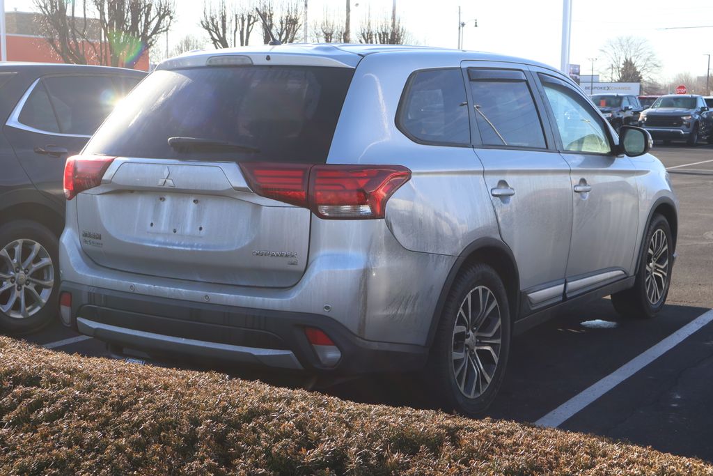 2016 Mitsubishi Outlander SE 7