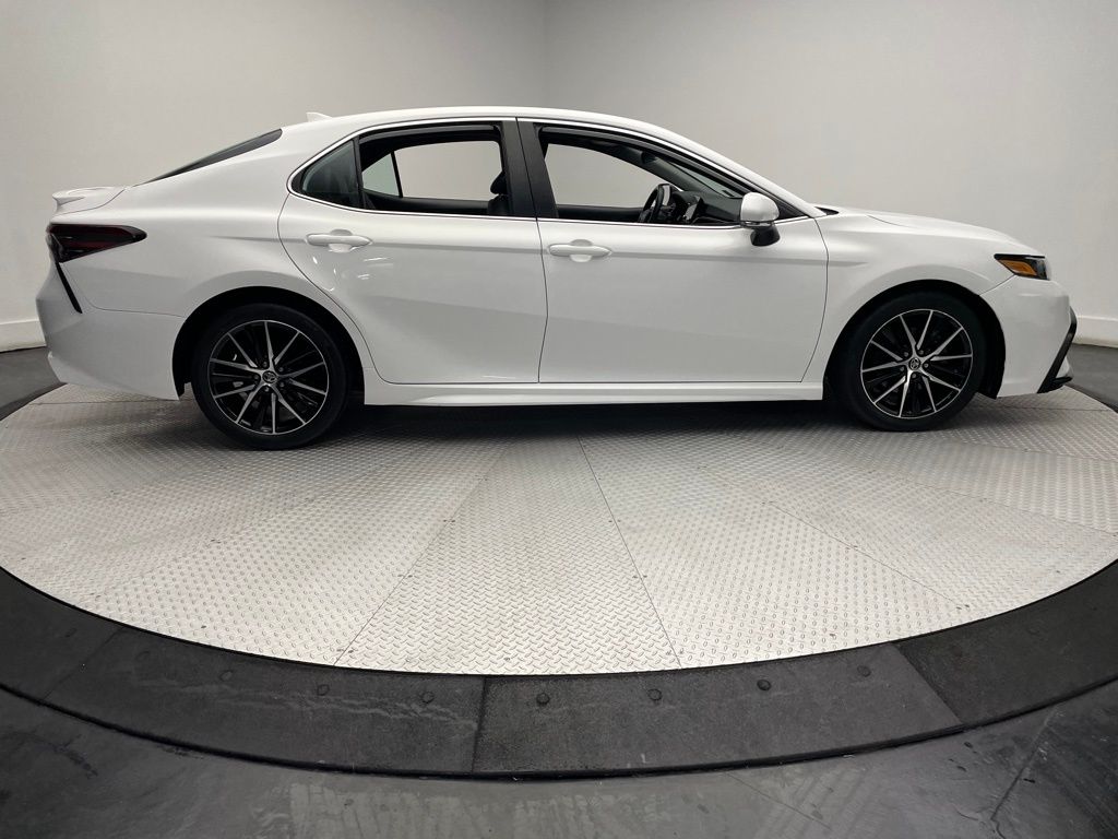 2022 Toyota Camry SE 4