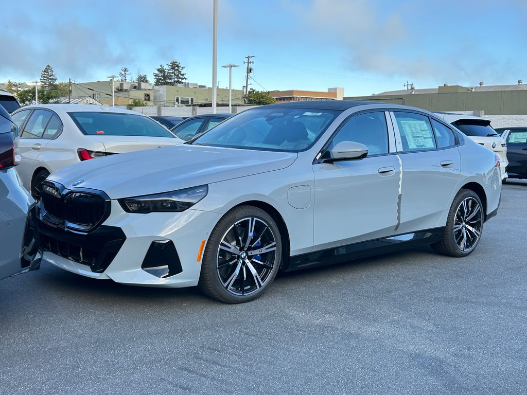 Thumbnail: 2026 BMW 5 Series - 2