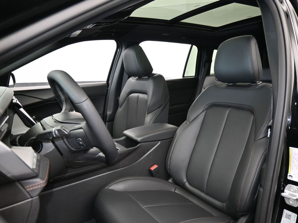 New 2026 diamond black crystal pearlcoat Jeep Limited image 10