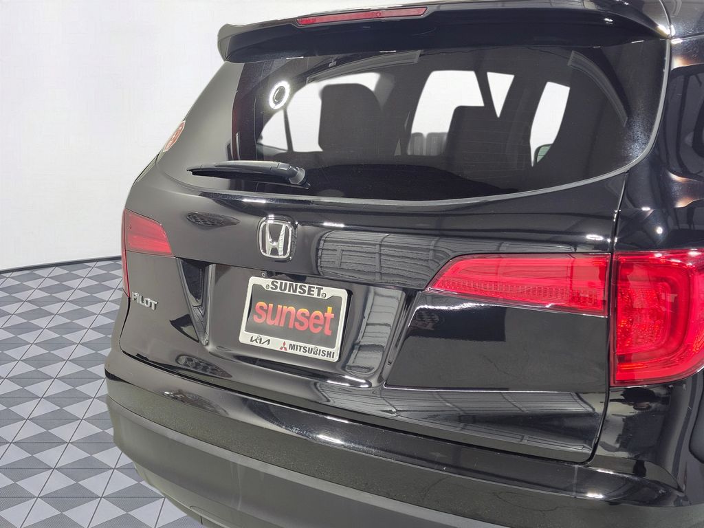Used 2017  Honda EX-L image 11