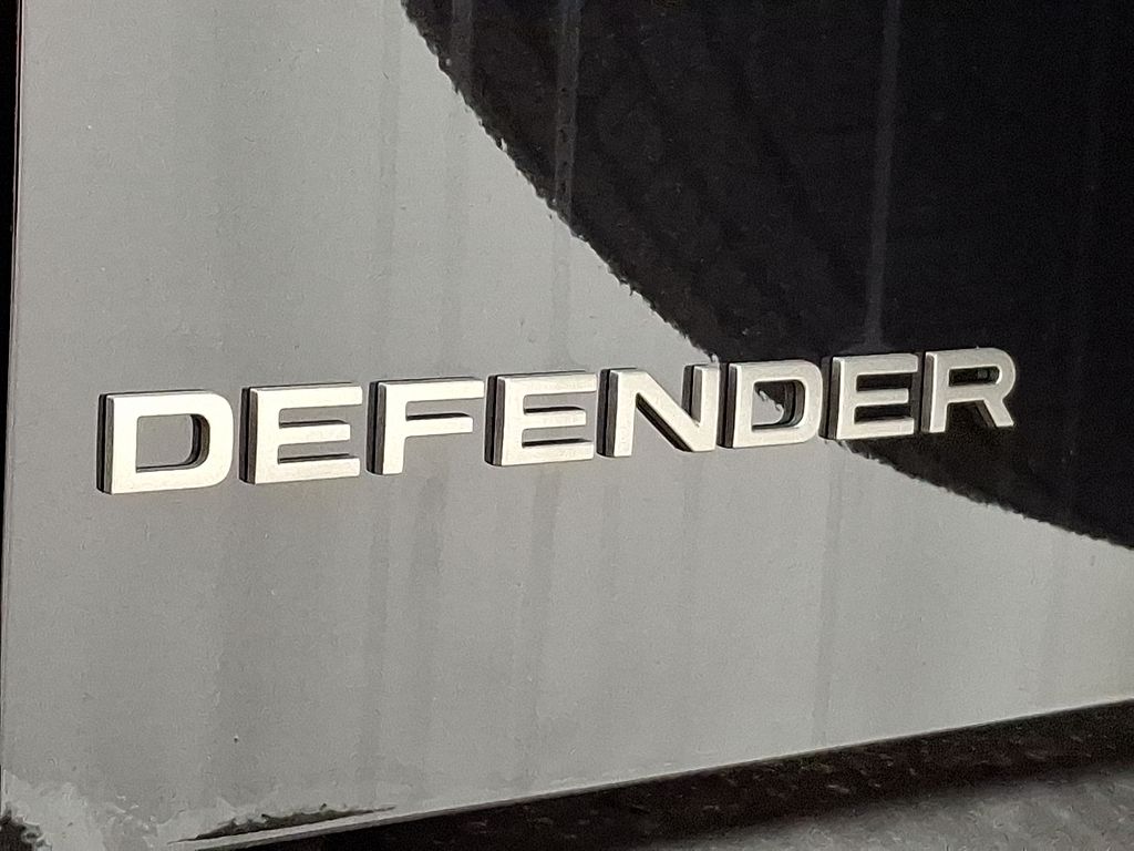 2025 Land Rover Defender 110 19