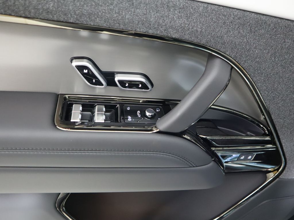 Thumbnail: 2025 Land Rover Range Rover Sport - 25